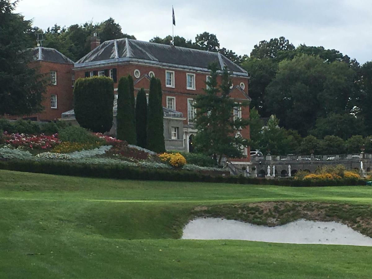 Westleigh Hotel Ashtead Exterior photo